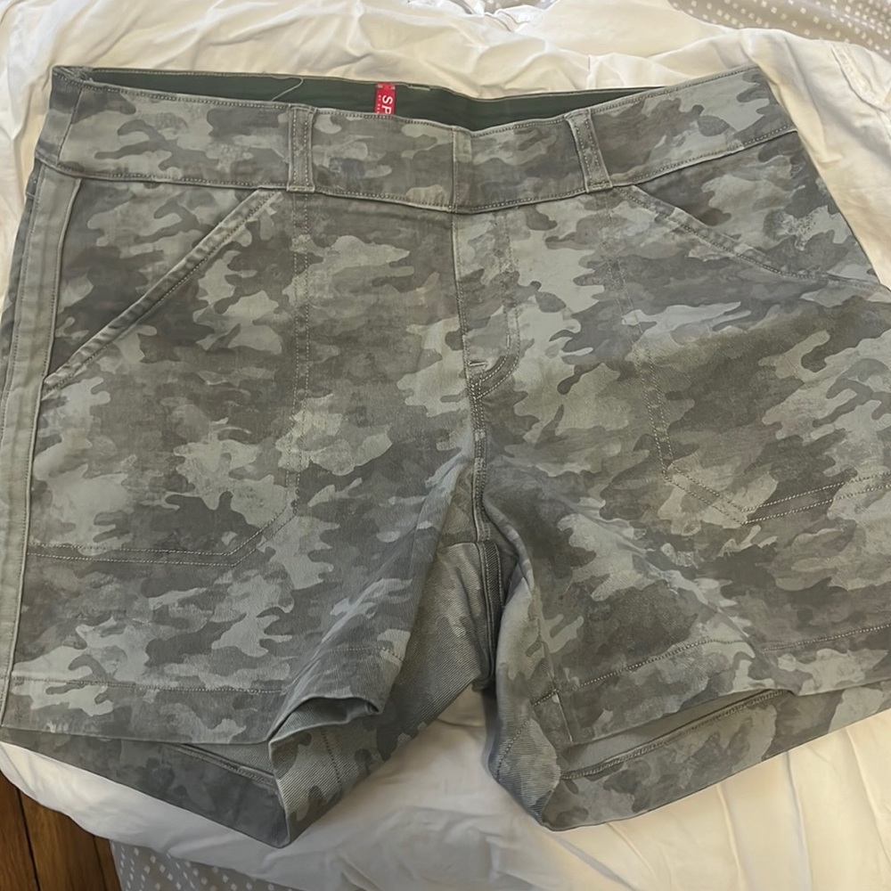SPANX stretch twill camo shorts